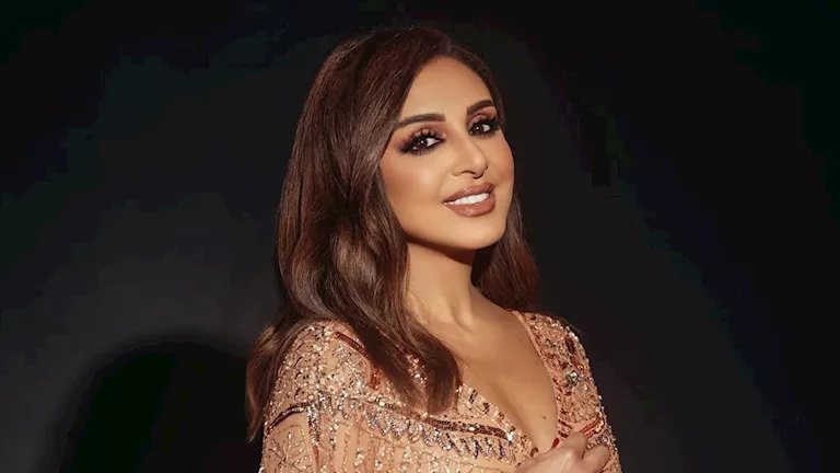 أنغام تخطف الأنظار بإطلالة جريئة وداليا البحيري تعلق - صور