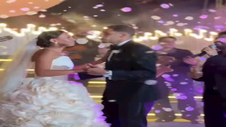 وصلة رقص بين شوبير وزوجته في حفل زفاف نجلهما (فيديو)