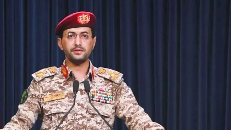 الحوثيون يٌجددون تحذيرهم من استخدام مطار الملك خالد الدولي في الرياض