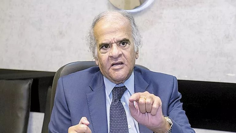 ممدوح عباس ينتقد الاستوديو التحليلي لمباراة الزمالك وبترول أسيوط
