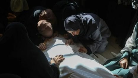 يوم دام جديد في غزة.. شهيد وجرحى بقصف للاحتلال غرب المدينة