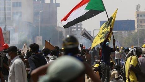 السودان بعد 62 عاماً على ثورة أكتوبر: الشرعية الثورية ومأزق بناء الدولة