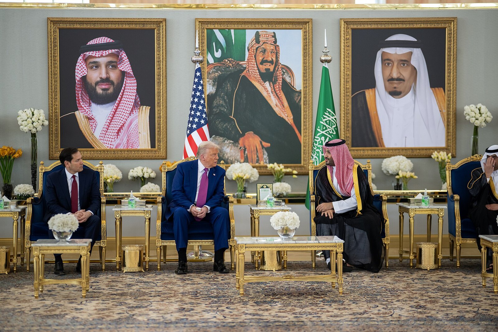 ترامب يعلن من الرياض رفع العقوبات الأمريكية عن سوريا